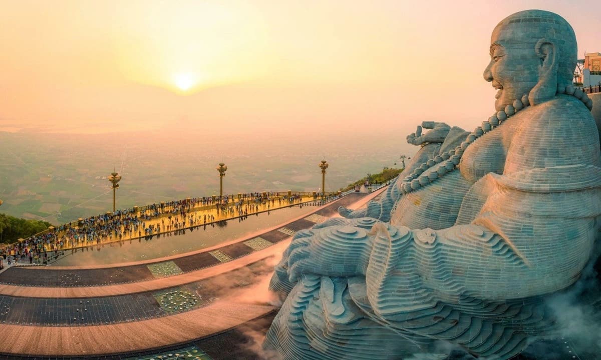 Tượng Phật Núi Bà Đen Tây Ninh có gì đặc biệt? Khám phá quần thể tâm linh trên đỉnh núi