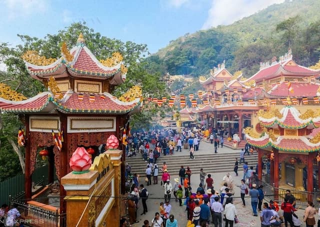 Chiêm bái 12 Chùa Tây Ninh linh thiêng và nổi tiếng nhất