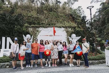 Theo tạp chí Tri Thức - Znews: Làn sóng du khách Ấn Độ ngày càng hiện diện nhiều tại Việt Nam