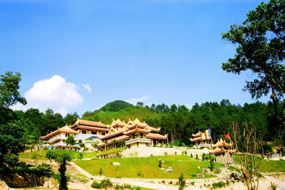 Tour Tây Thiên - Thiền viện Trúc Lâm An Tâm 1 ngày từ Hà Nội