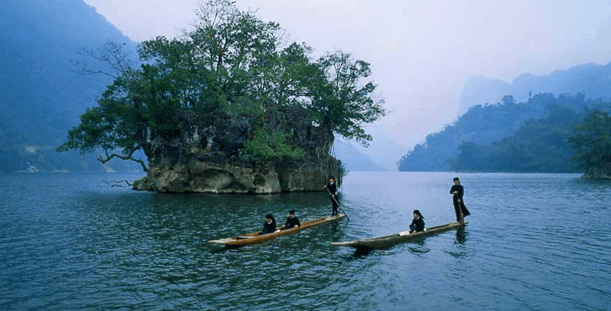 Hồ Ba Bể- Chốn "Bồng Lai Tiên Cảnh" nơi núi rừng Bắc Kạn