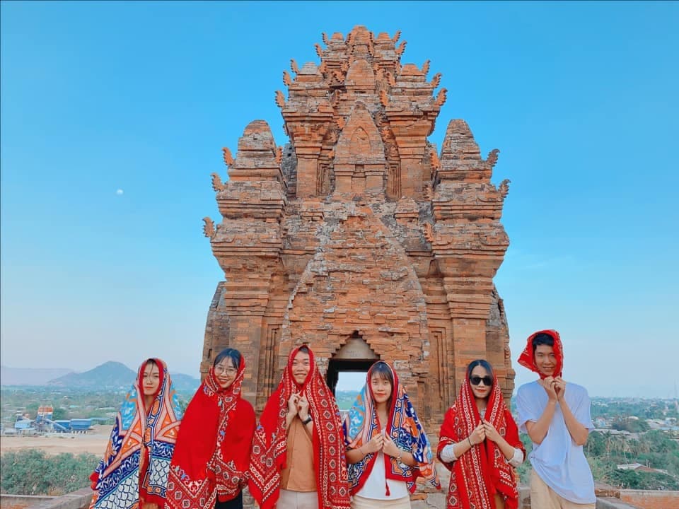 thăm Tháp Poklong Garai
