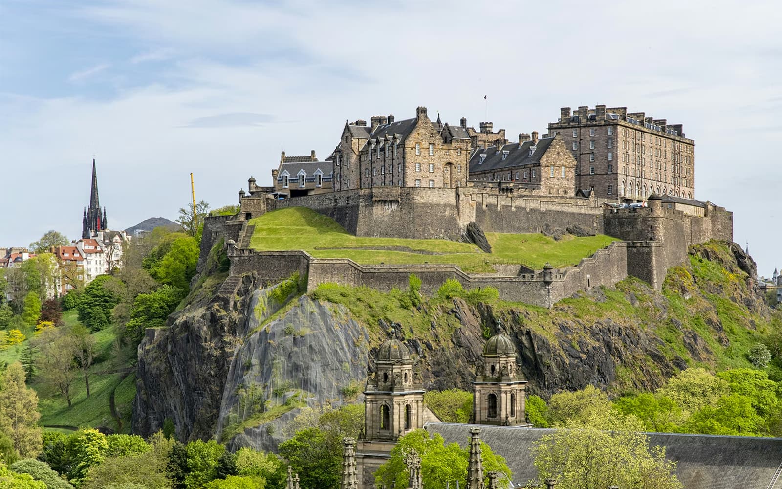 e87de52c14e5ed44c472de964beb21bf-25331-EdinburghCastle-GuidedwalkingtourwithFastTrackEntry---002 (1).avif