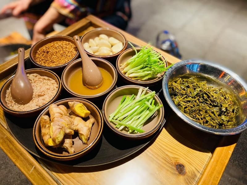 Thưởng thức trà dầu Quế Lâm đặc sản