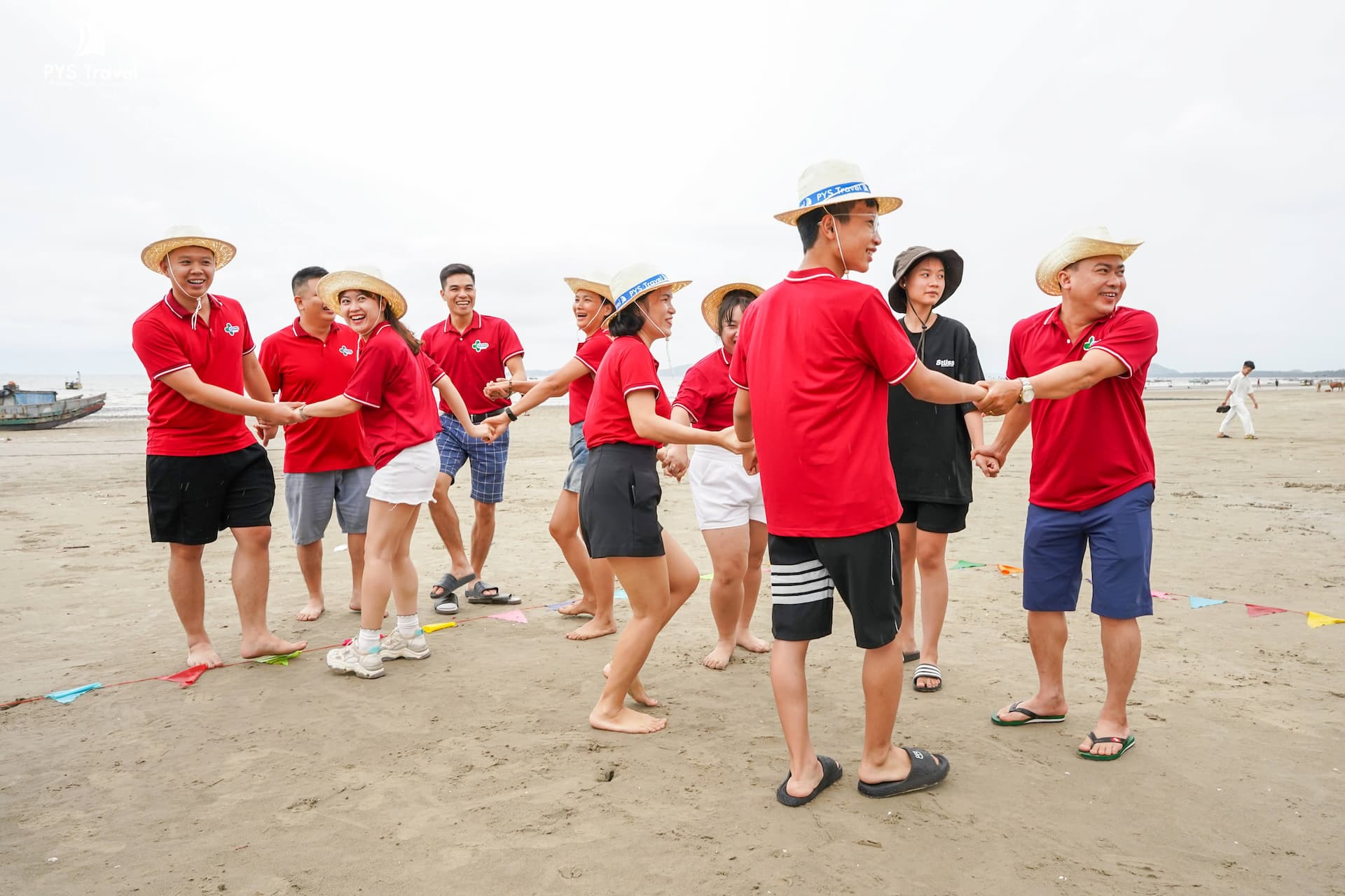 Teambuilding trên biển Trà Cổ