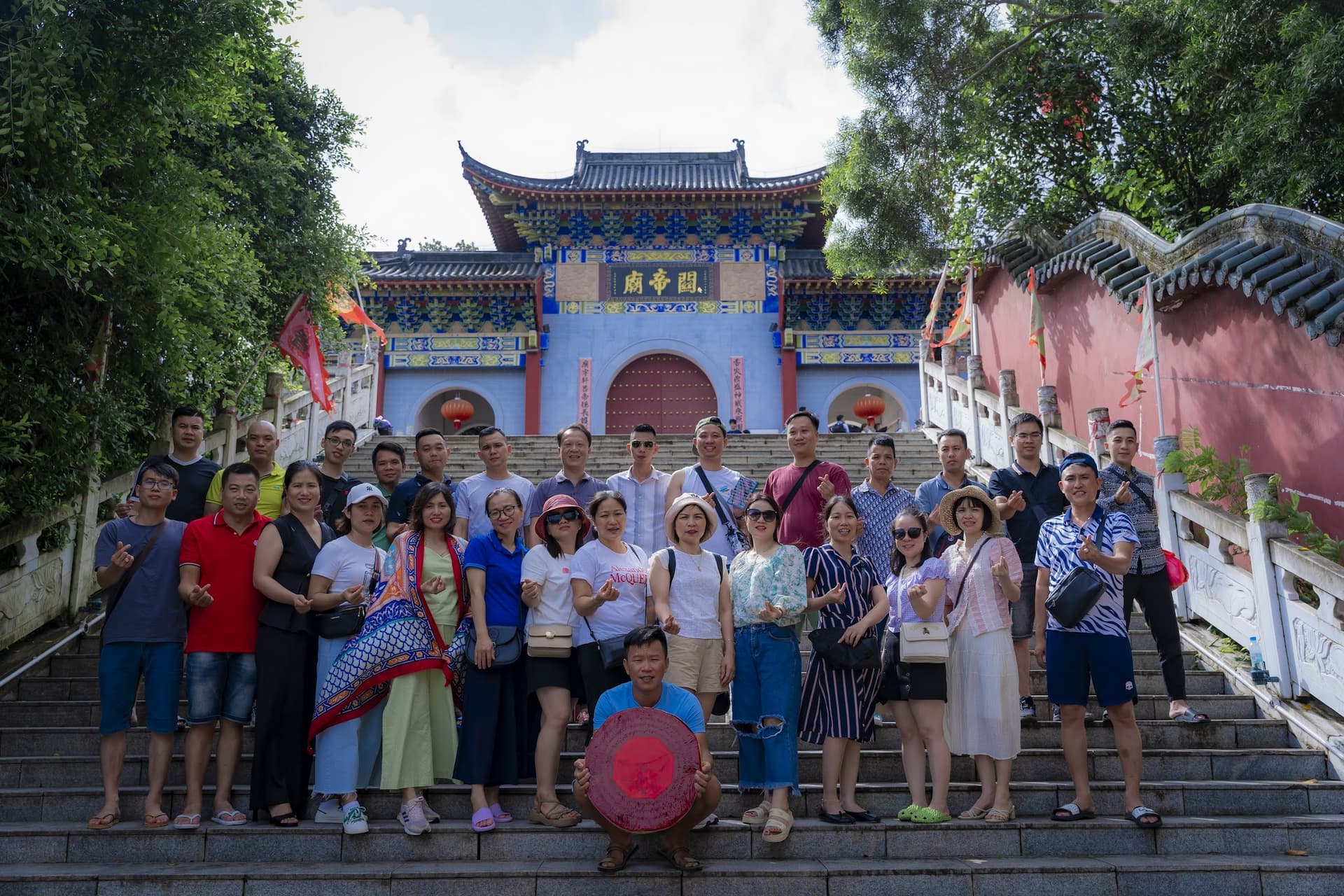 Du khách check in ở chùa Quan Âm