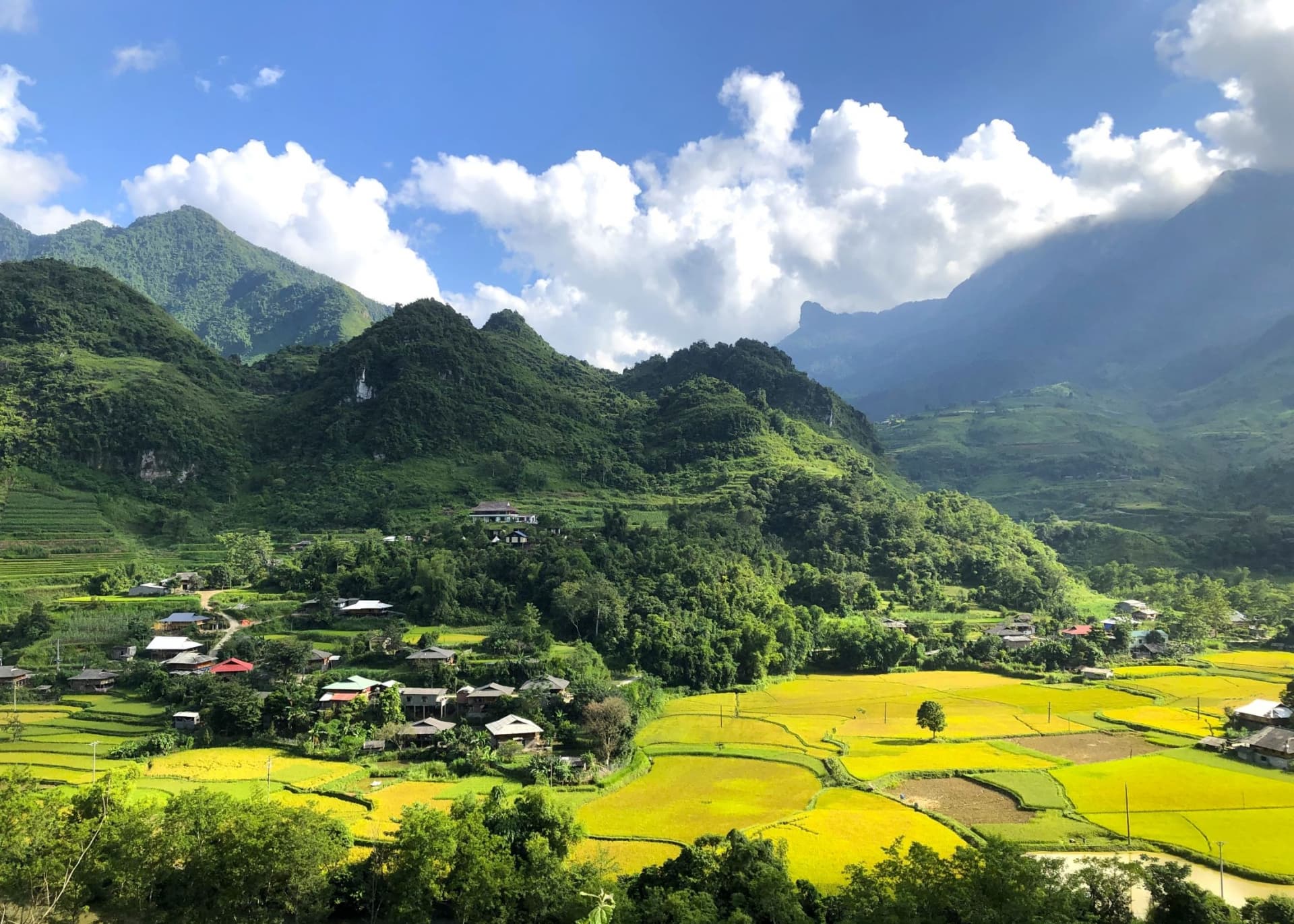 Toàn cảnh Làng Du Già Hà Giang