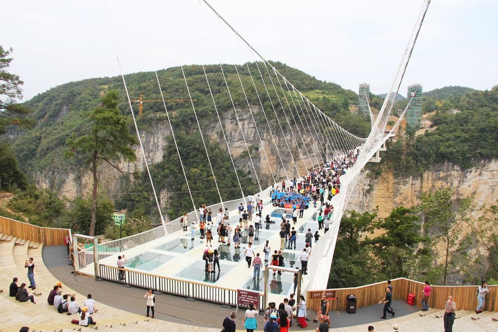 Tham quan cầu kính đại hiệp cốc