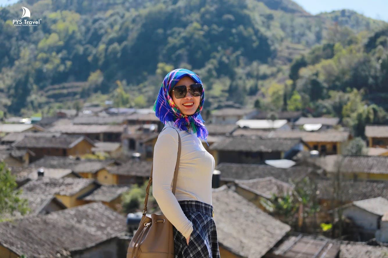View ngắm làng Lô Lô Chải từ trên cao