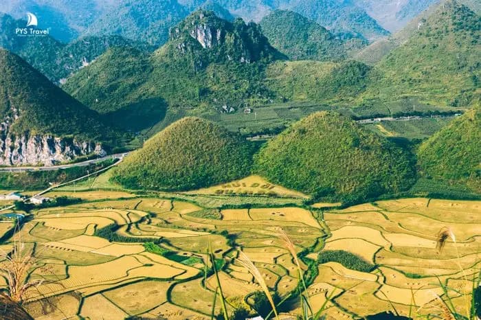 khung cảnh núi đôi Cô Tiên