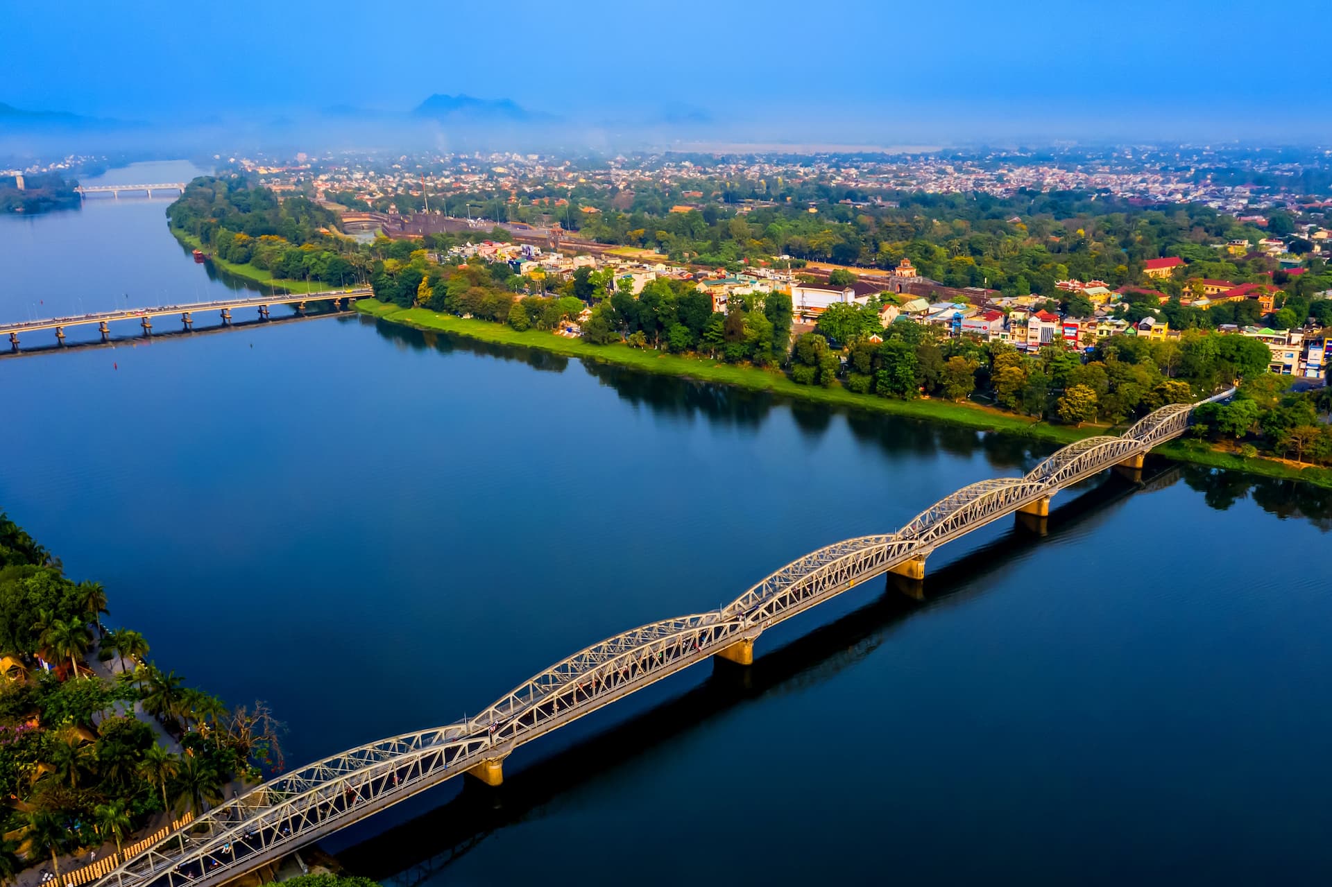 Khung cảnh Huế nhìn từ trên cao