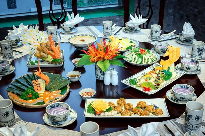 ẩm thực cung đình huế.jpeg
