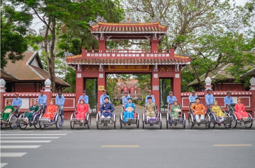 đi xích lô tại huế.jpg