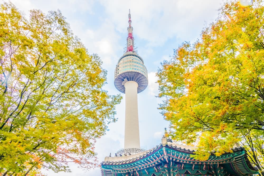 Tháp N Seoul mùa thu