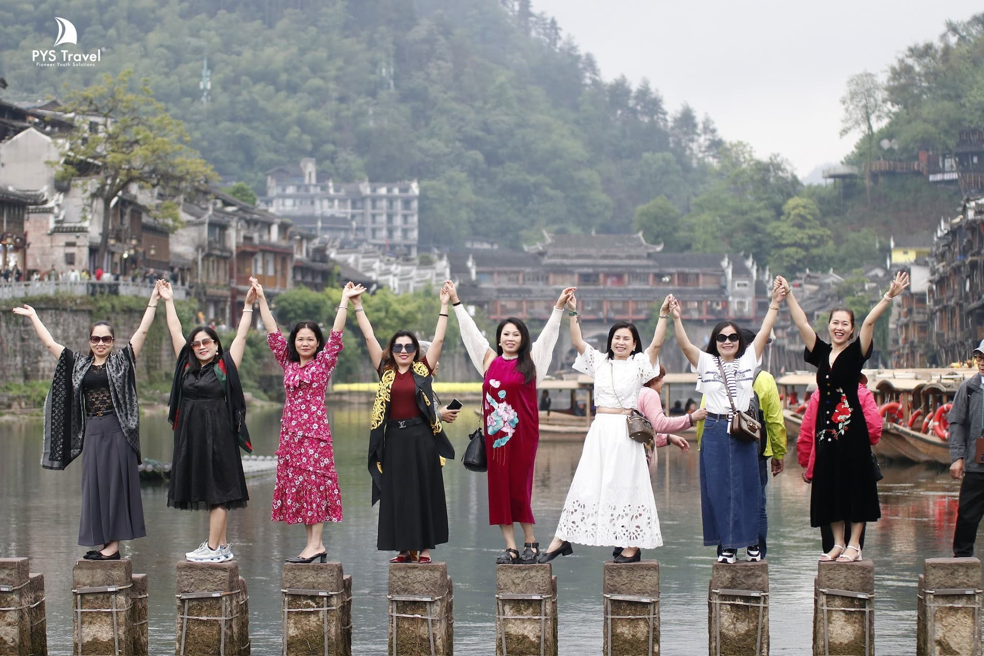 tour-phuong-hoang-co-tran-pystravel-14.jpg