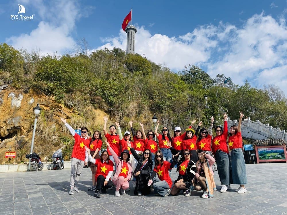 Đoàn khách PYS travel du lịch hà giang