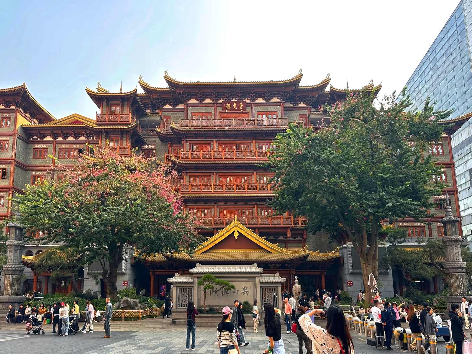 tour-quang-chau-tham-quyen-10.jpg