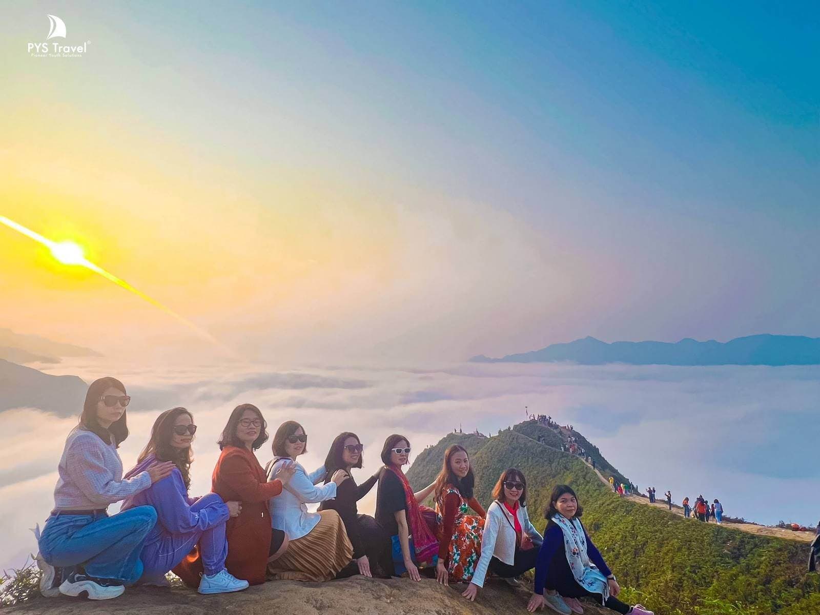 Đoàn khách PYS Travel săn mây Tà Xùa