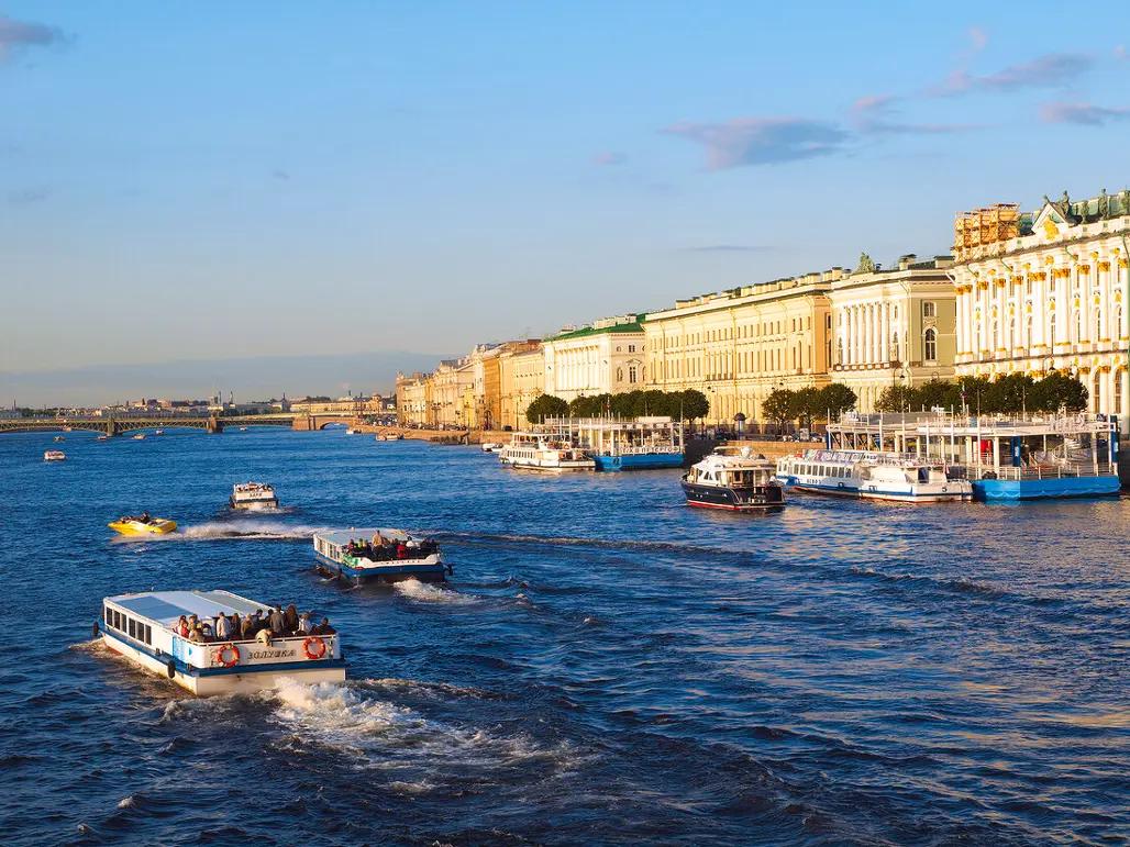 du thuyền neva.webp