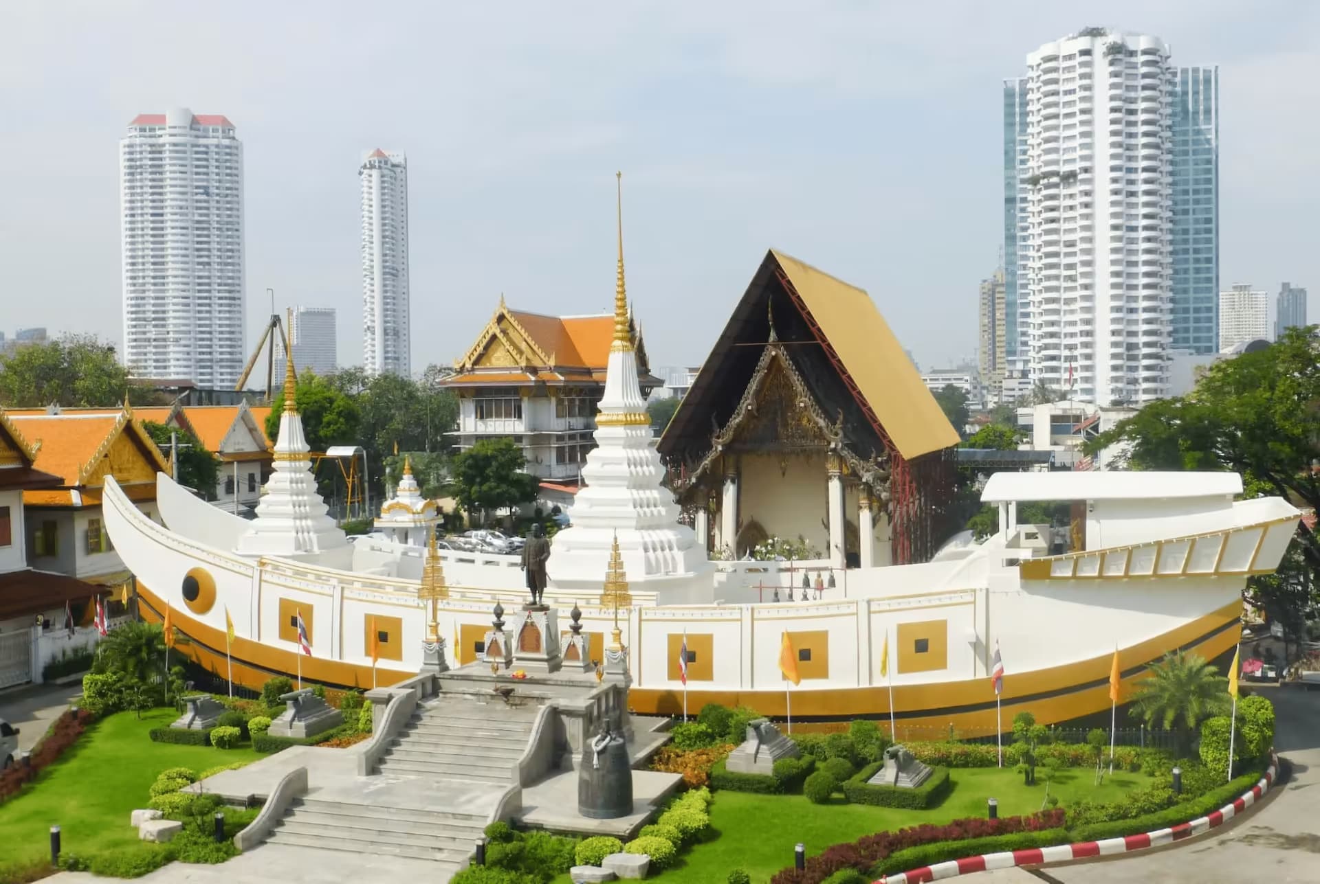 chua-thuyen-thai-lan.avif