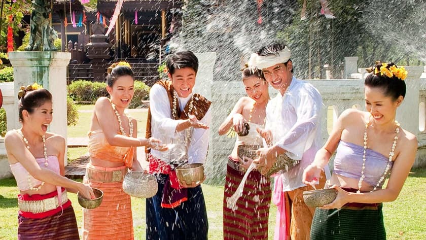 moi-nhat-kham-pha-tat-tan-tan-ve-le-hoi-te-nuoc-songkran-thai-lan-5fffc03a6a40e.jpg