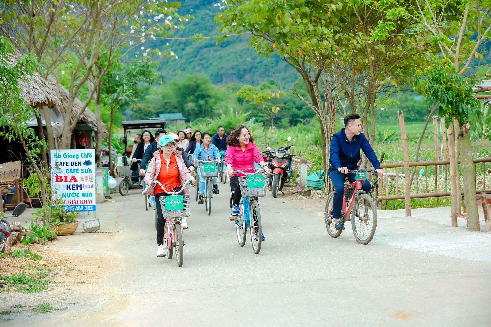 Đạp xe ở Mai Châu