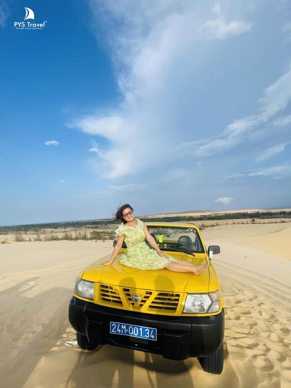 Bàu Trắng Phan Thiết Mũi Né Du khách PYS Travel chụp ảnh tại Bàu Trắng