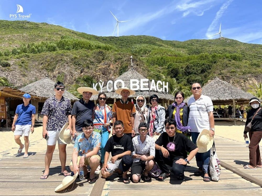 Biển Kỳ Co Quy Nhơn Du khách PYS Travel chụp ảnh biển Kỳ Co Quy Nhơn