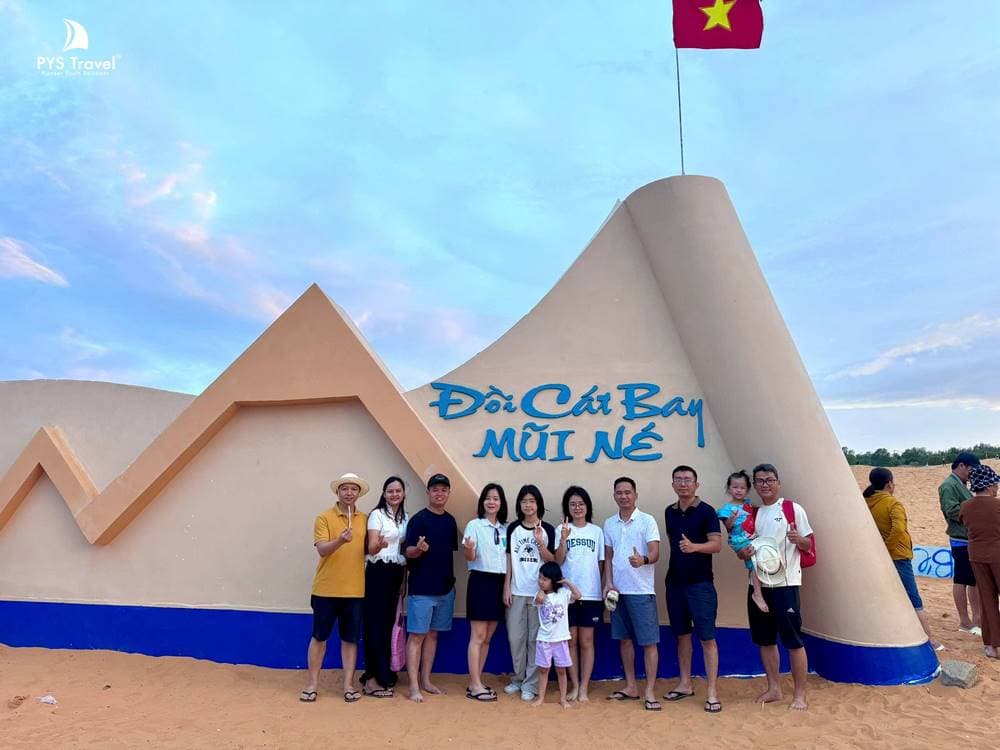Đồi cát Mũi Né Phan Thiết Ảnh khách PYS Travel chụp tại đồi cát Mũi Né