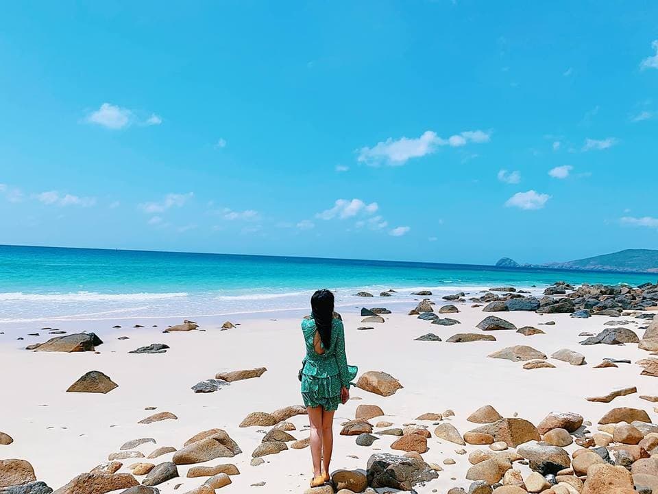 Viếng mộ Cô Sáu ở Côn đảo mùa này - Chốn "địa ngục trần gian" đẹp nhất năm
