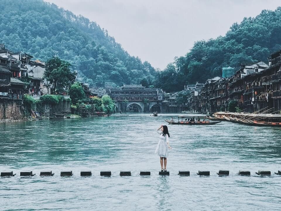 Có 1 Phượng Hoàng Cổ Trấn đẹp tựa chốn thần tiên nơi hạ giới