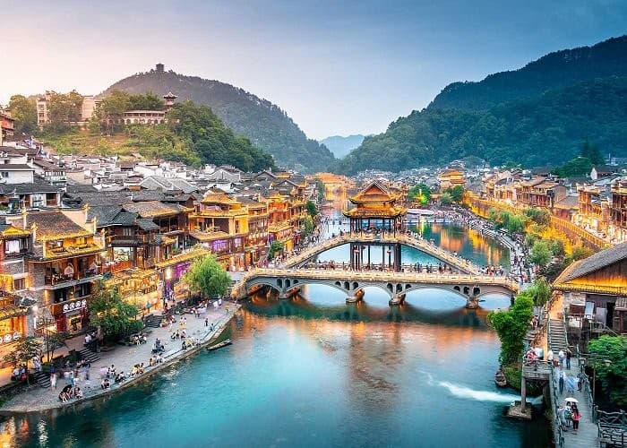 tham quan phượng hoàng cổ trấn