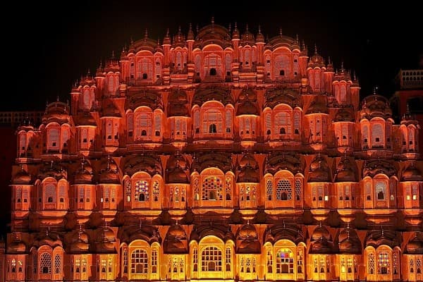 “Cung điện gió” Hawa Mahal – điểm đến không thể bỏ qua tại Ấn Độ