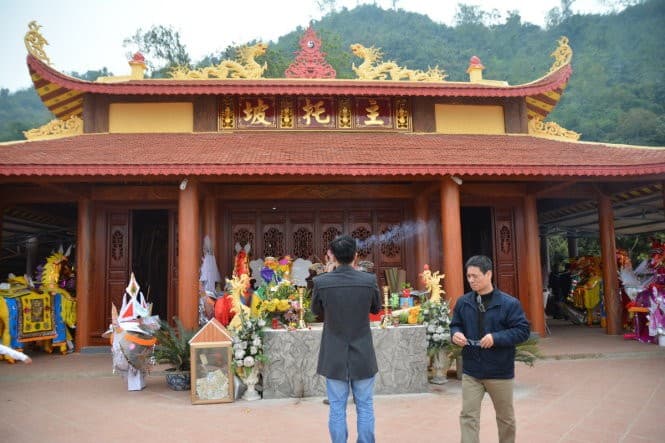 Đền Thác Bờ Hòa Bình - Điếm đến tâm linh đầu năm không thể bỏ lỡ