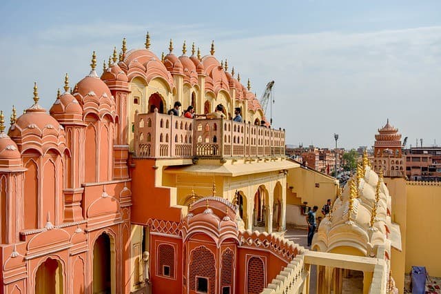 Vẻ đẹp qua khung cửa sổ cung điện gió Hawa Mahal