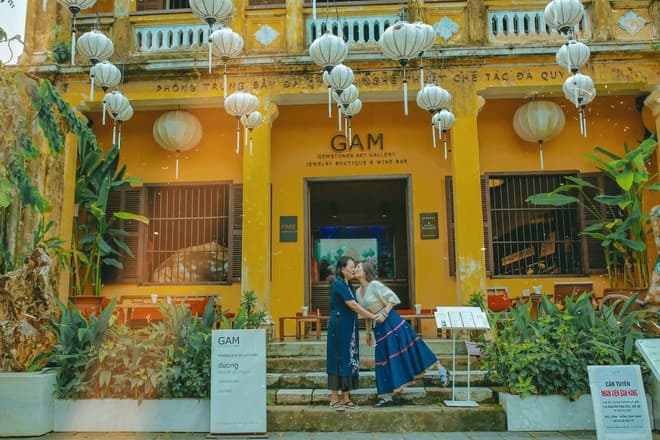 Dành cả thanh xuân để đi du lịch cùng bạn bè nhưng đã bao giờ người bạn đó là mẹ?
