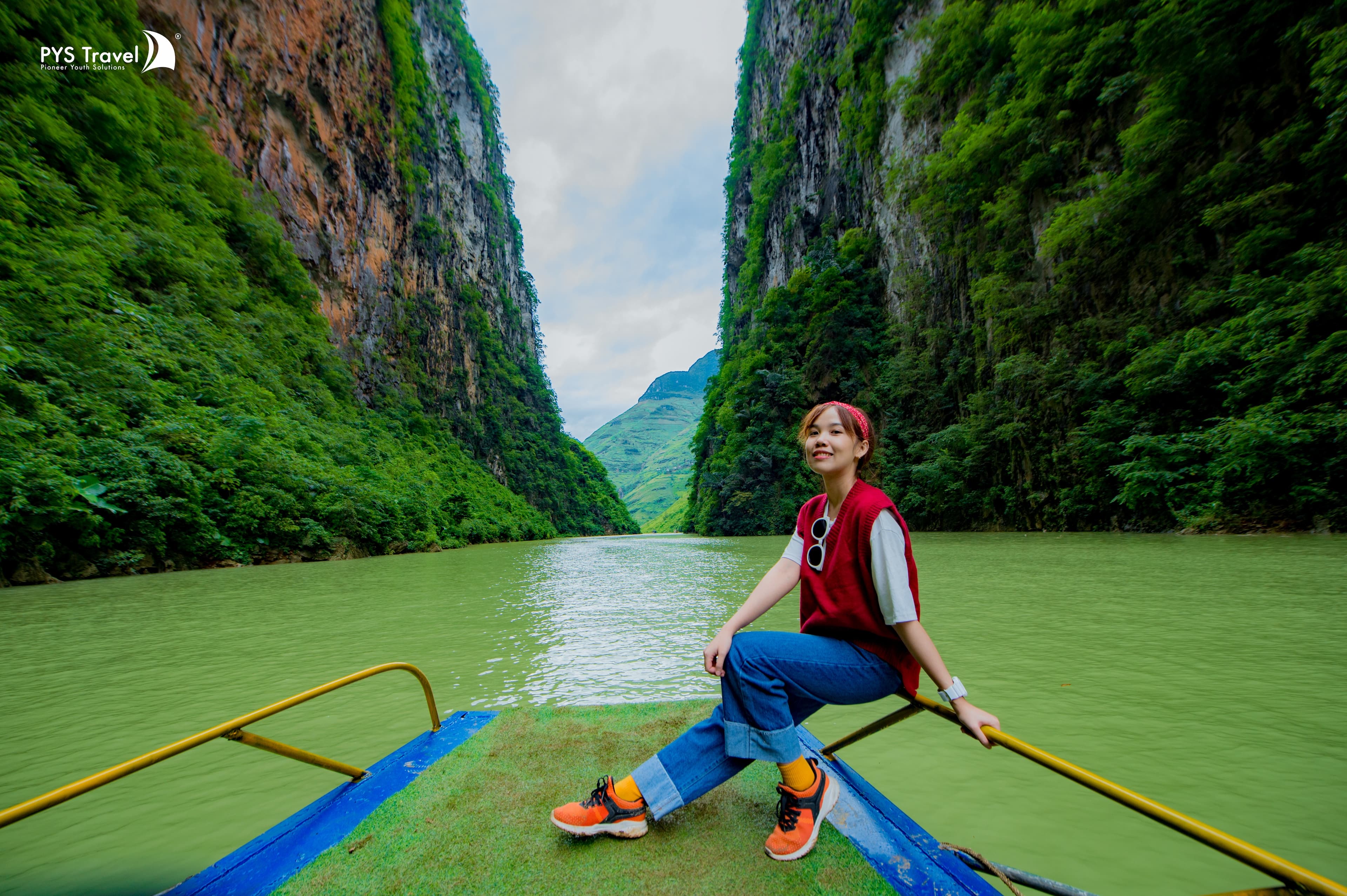 Chèo kayak trên núi "độc nhất vô nhị" ở Việt Nam chỉ có tại cao nguyên đá Hà Giang. Bạn đã thử chưa?