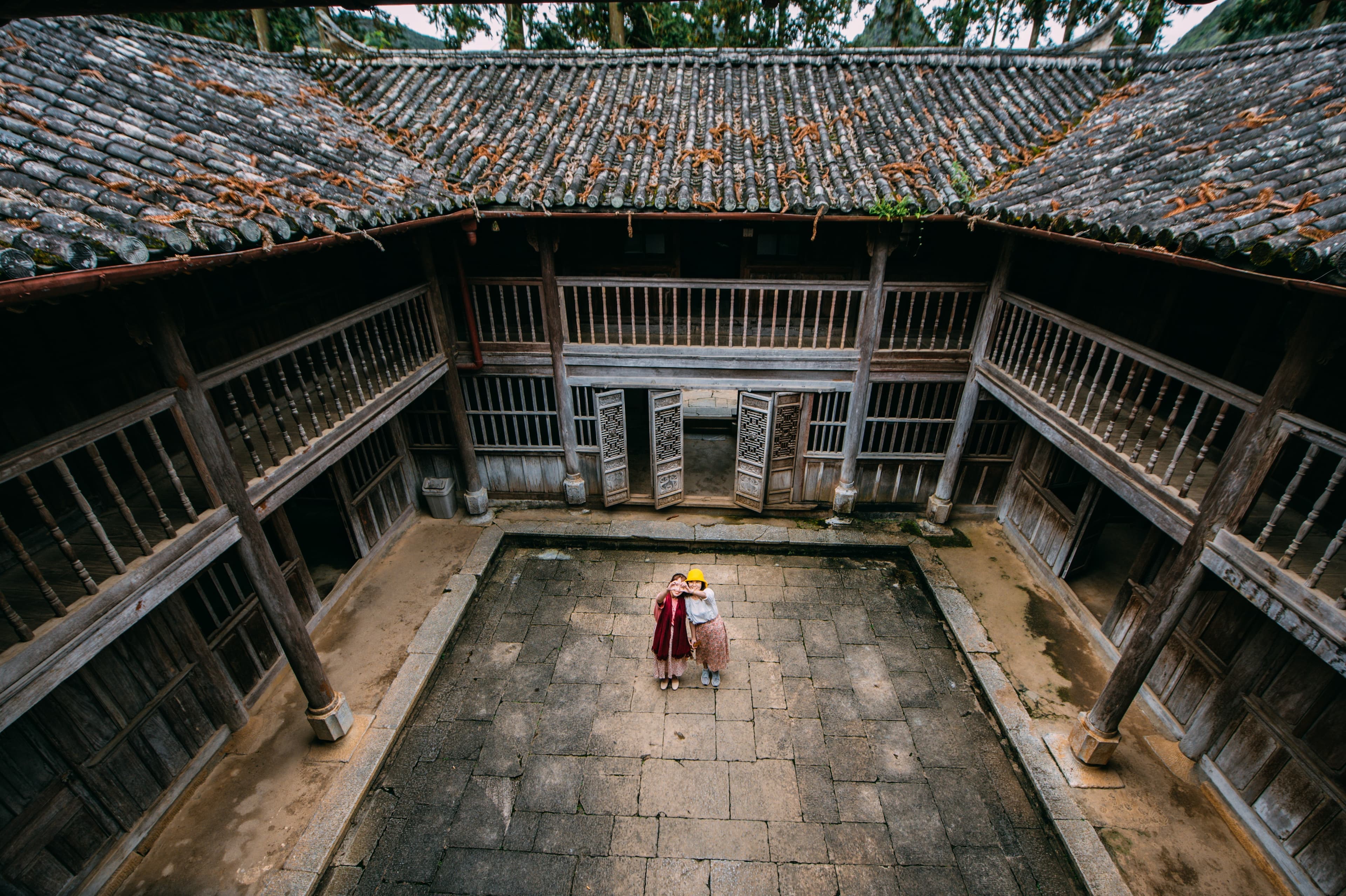 Về miền đất hứa Hà Giang, ngẩn ngơ với hai địa điểm hoài cổ như lạc đến Trung Hoa