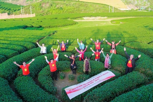 Tour Hà Nội - Mộc Châu - Happy Land - Thác Dải Yếm 2 ngày 1 đêm