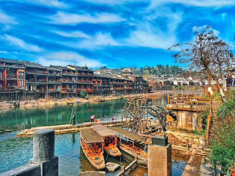 Tour Trung Quốc: Phượng Hoàng Cổ Trấn - Trương Gia Giới 4 ngày 3 đêm từ Hà Nội