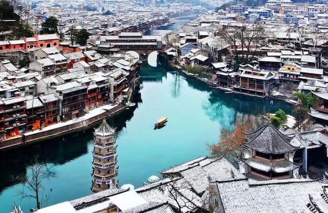 Ngỡ ngàng một cổ trấn mùa tuyết rơi - Phượng Hoàng cổ trấn có tuyết không ?