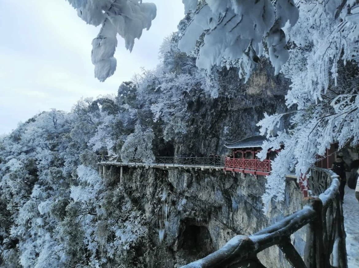 Tới khu du lịch Trương Gia Giới ngắm “nàng tiên áo trắng” mùa tuyết rơi