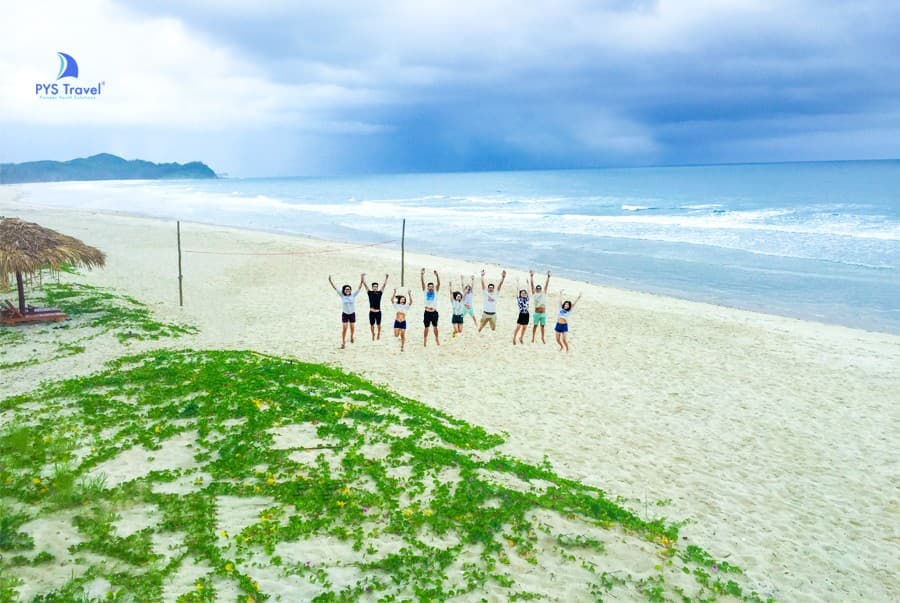Bãi biển Sơn Hào Quan Lạn