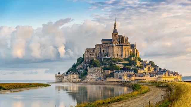 Khám phá tất cả về Mont Saint Michel - "Viên ngọc quý giữa lòng biển khơi"