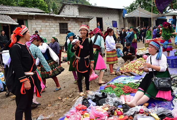 Nhất định phải đến chợ phiên Lũng Phìn Hà Giang trải nghiệm văn hóa