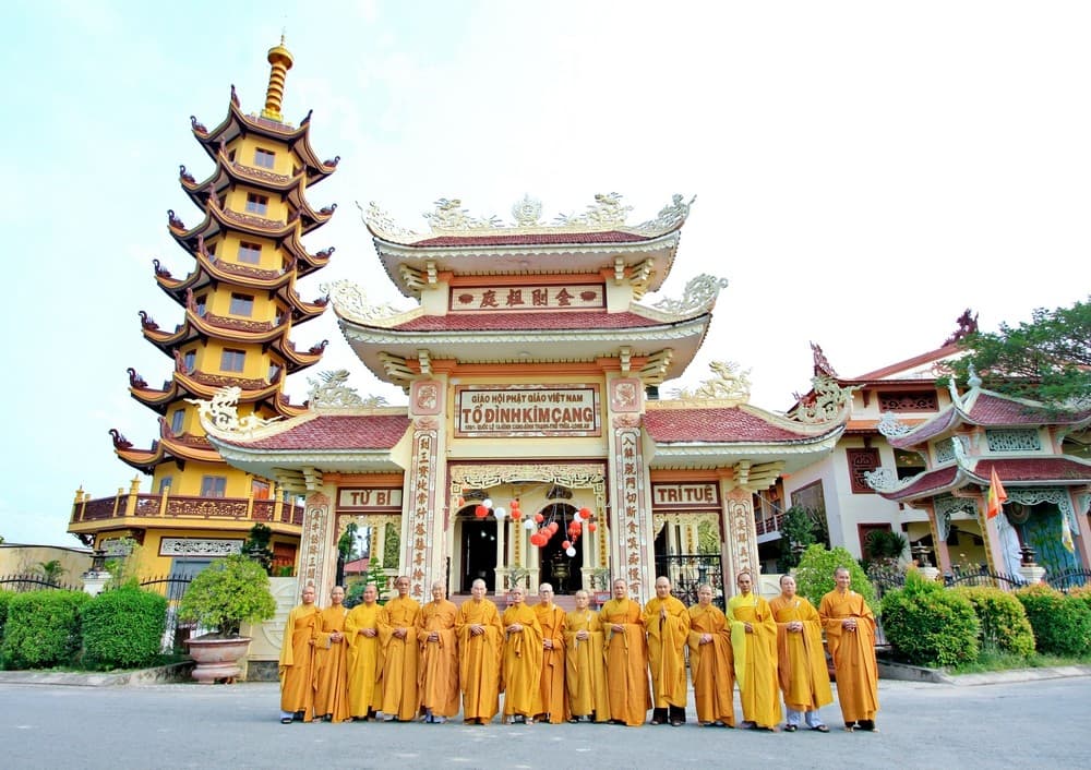 Tour hành hương thập cảnh tự miền Tây 1 ngày từ TP.HCM