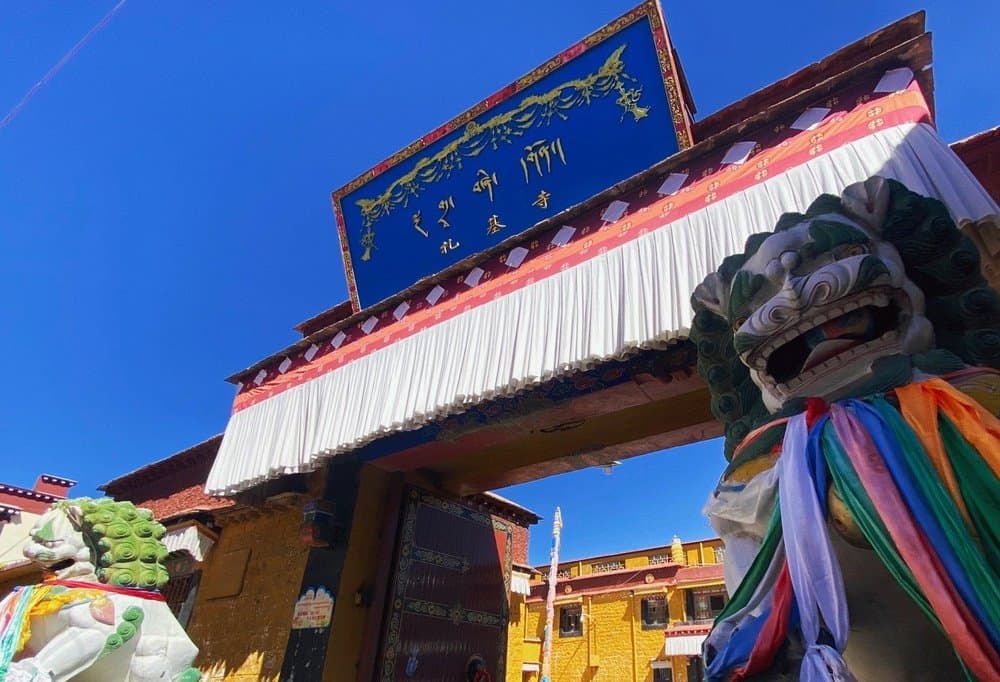 Tu viện Zha Ji Si Tây Tạng bên ngoài