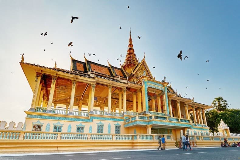 cung-dien-hoang-gia-campuchia-thu-hut-du-khach.jpg