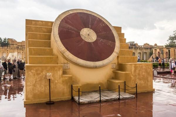 ky-quan-dai-thien-van-co-jantar-mantar-tuyet-dinh-cua-an-do-3.jpg