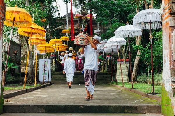 trang-phuc-bali-co-gi-doc-dao-va-co-su-khac-biet-giua-nam-va-nu-khong-2.jpg